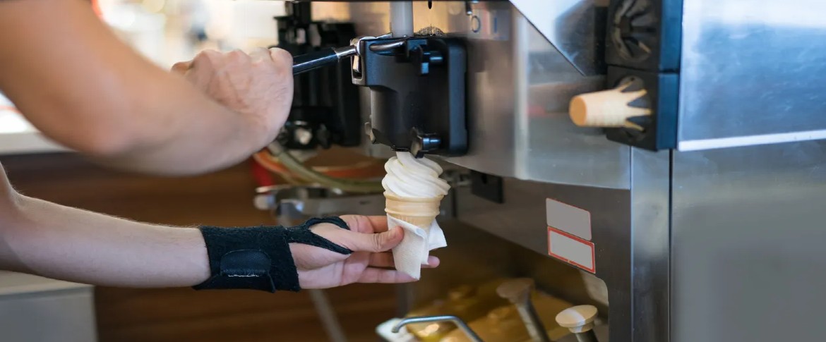 ماكينات صنع الايس كريم الأعلى جودة والأنسب سعر في السعودية