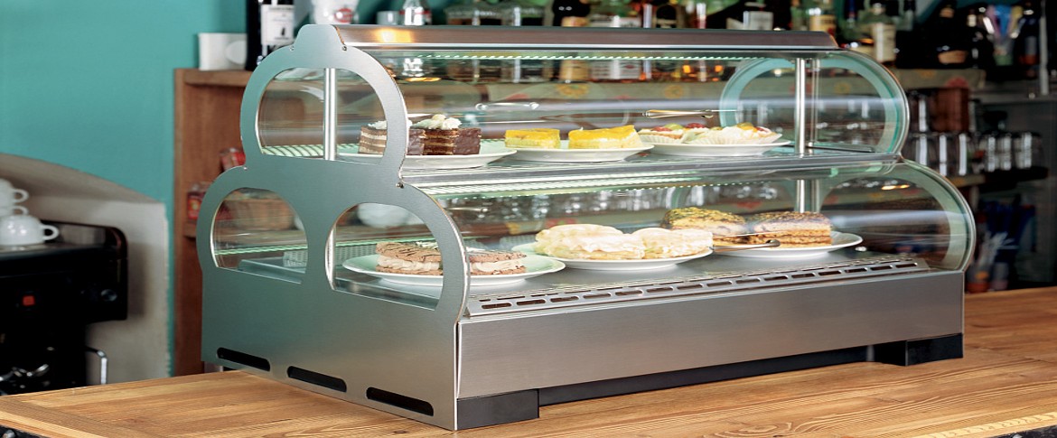 ثلاجة عرض حلويات فوق الطاولة