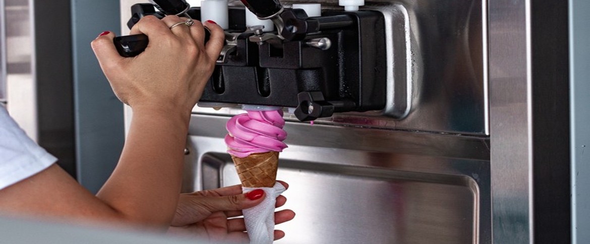مكينة ايس كريم للمحلات والكافيهات بإنتاجية كبيرة في الساعة الواحدة